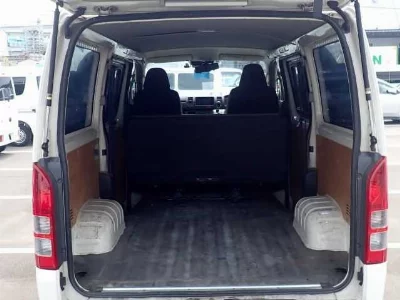 TOYOTA HIACE VAN