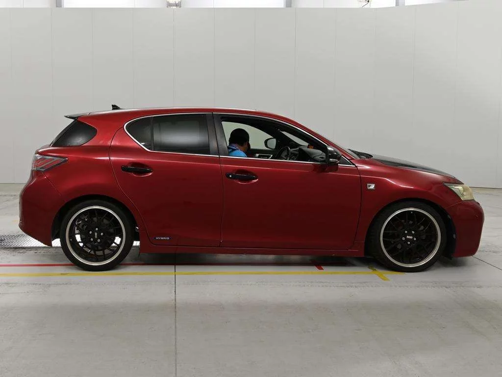 Lexus CT200h  с аукциона в Японии