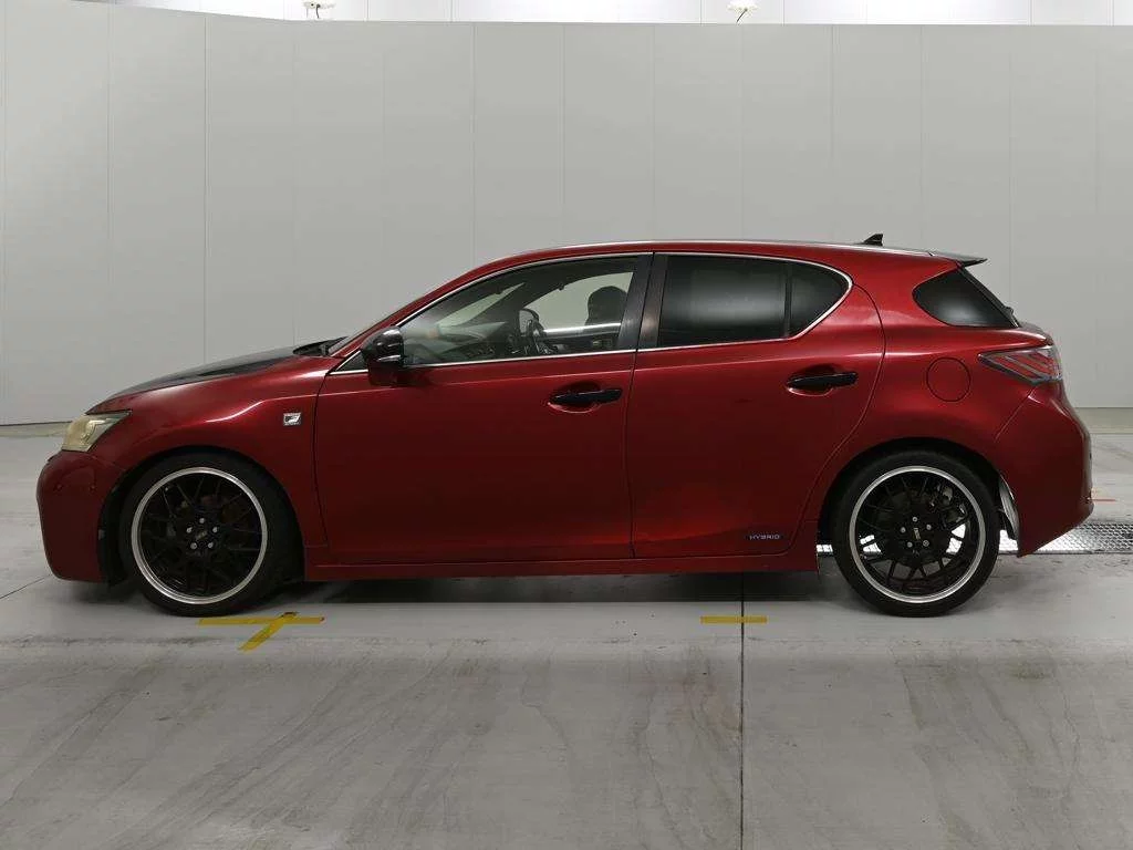Lexus CT200h  с аукциона в Японии