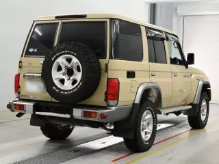Toyota LAND CRUISER 70