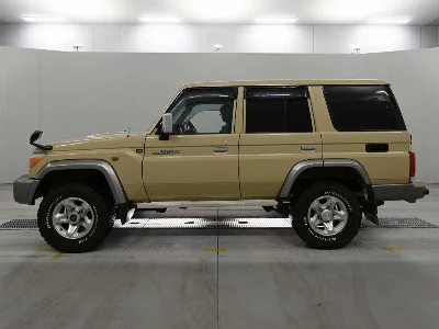 Toyota LAND CRUISER 70