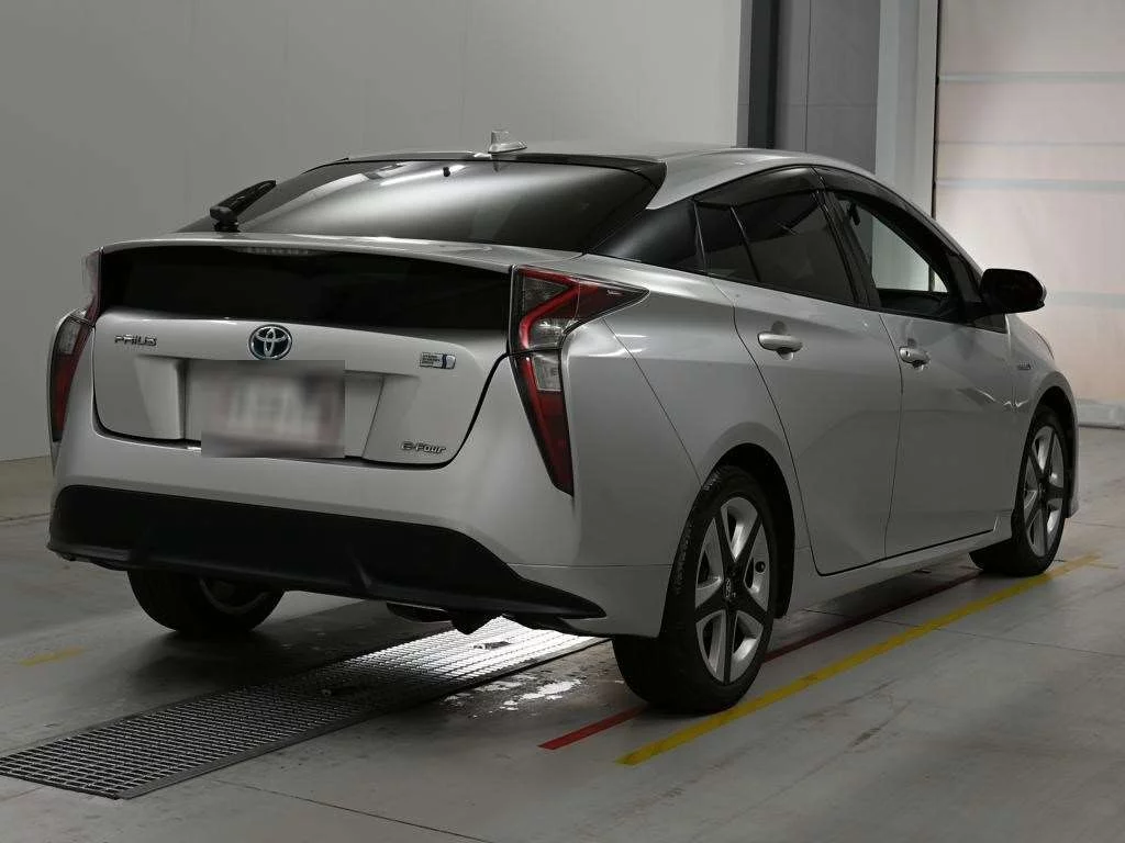 Toyota Prius  с аукциона в Японии