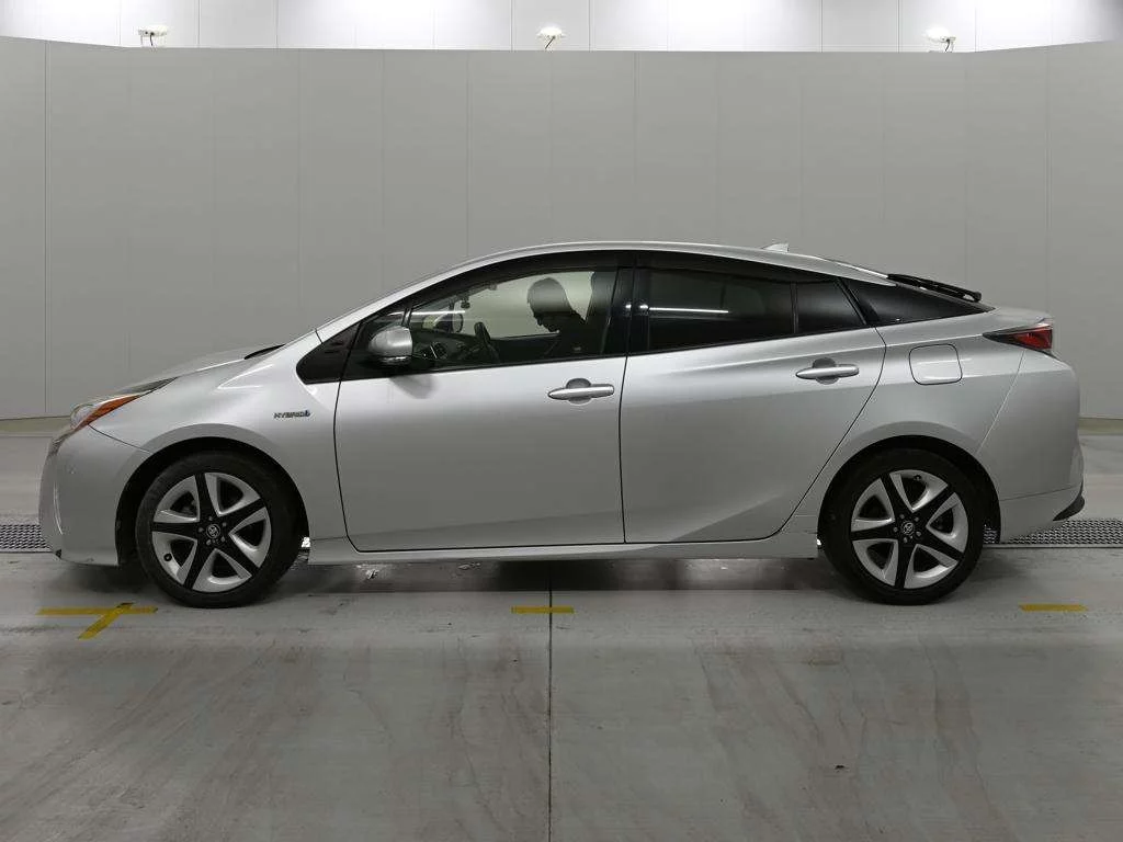 Toyota Prius  с аукциона в Японии