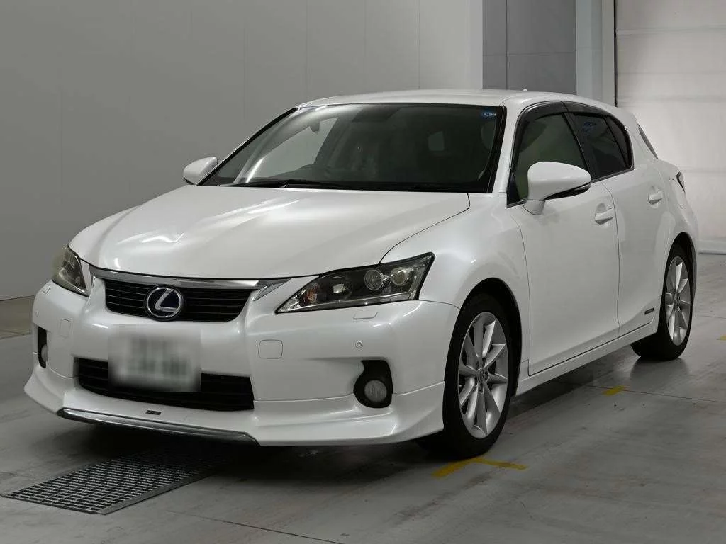 Lexus CT200h  с аукциона в Японии