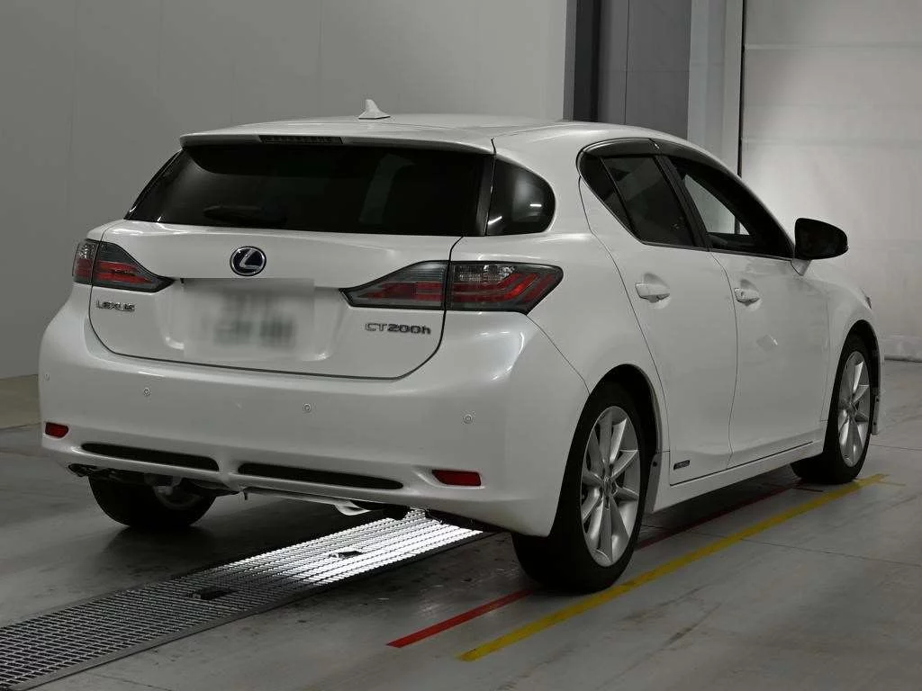 Lexus CT200h  с аукциона в Японии