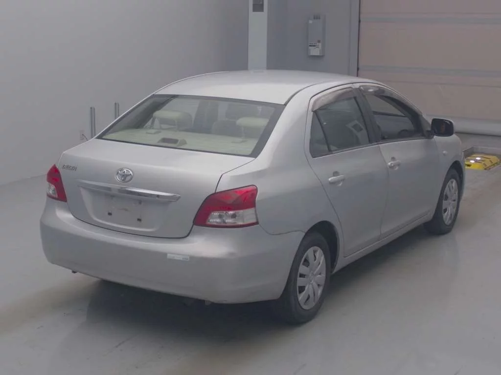 Toyota Belta  с аукциона в Японии