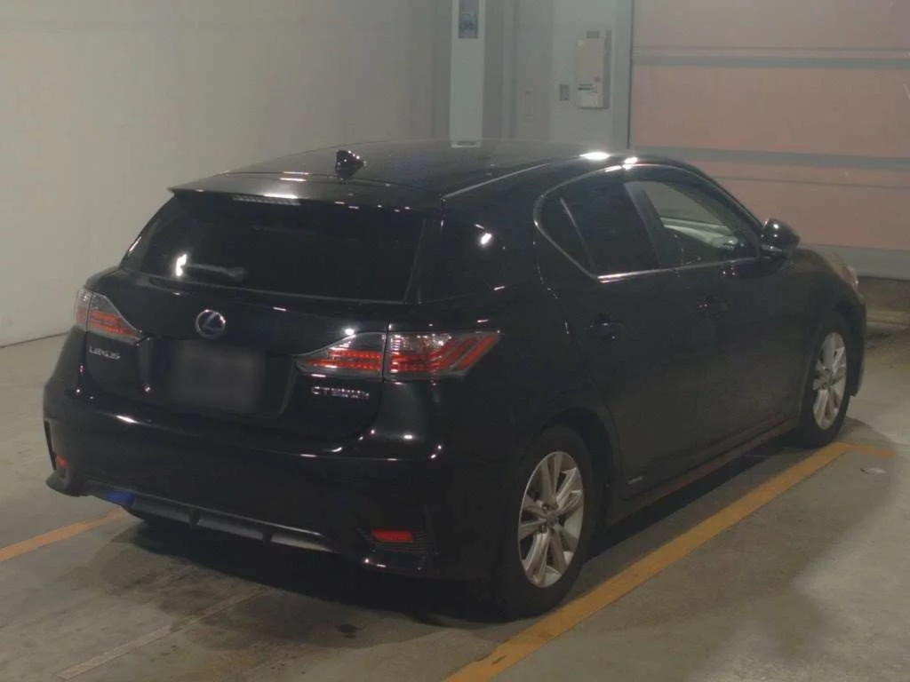 Lexus CT200h  с аукциона в Японии