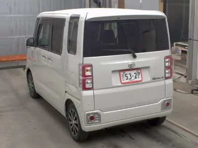 DAIHATSU WAKE