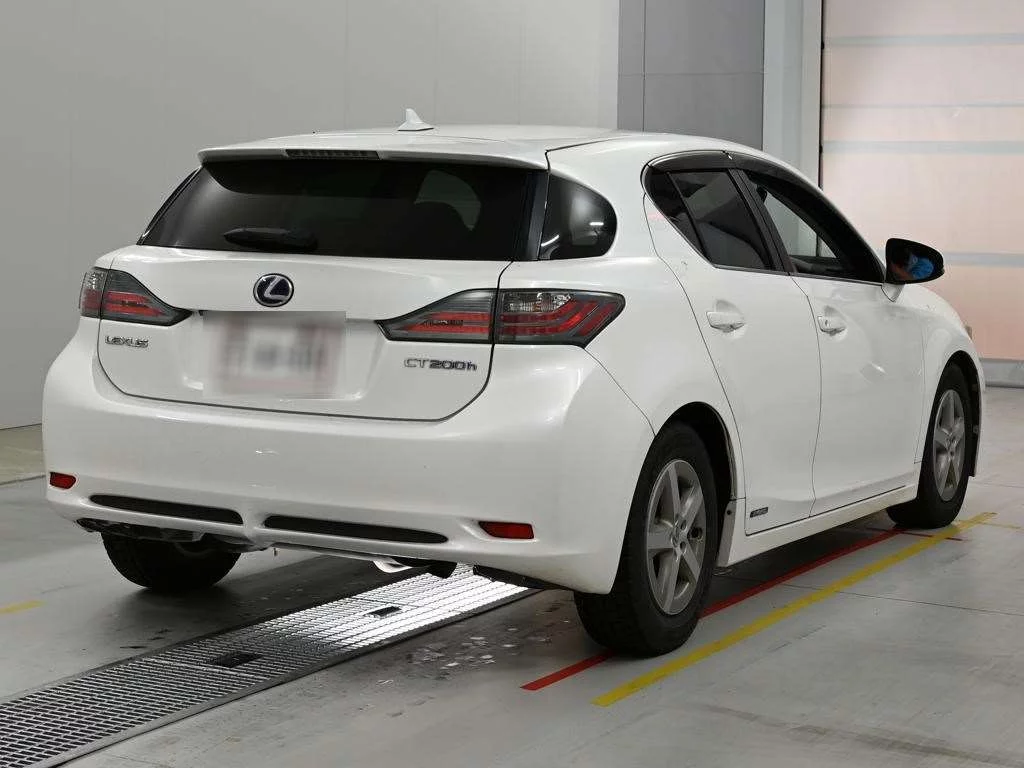 Lexus CT200h  с аукциона в Японии
