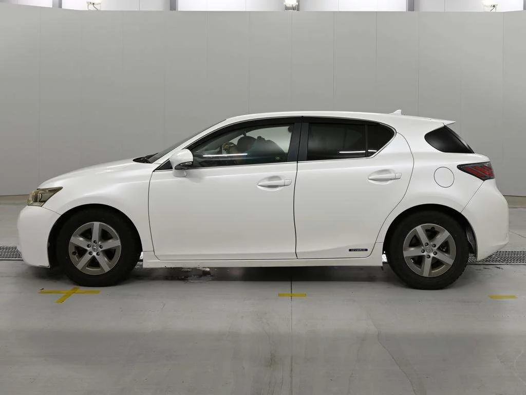 Lexus CT200h  с аукциона в Японии