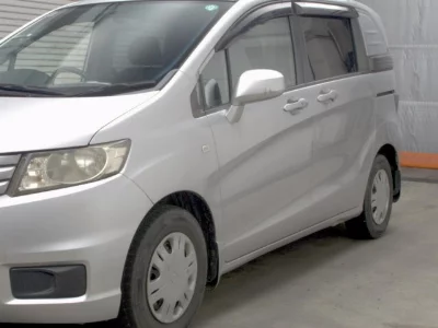 Honda Freed Spike