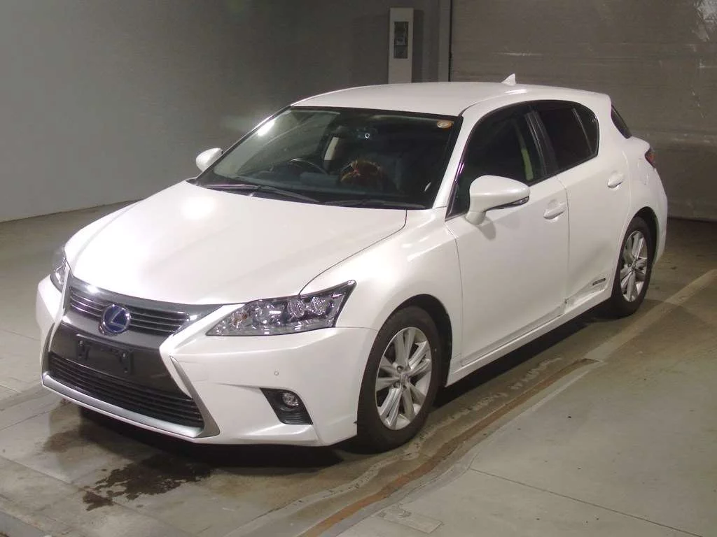 Lexus CT200h  с аукциона в Японии