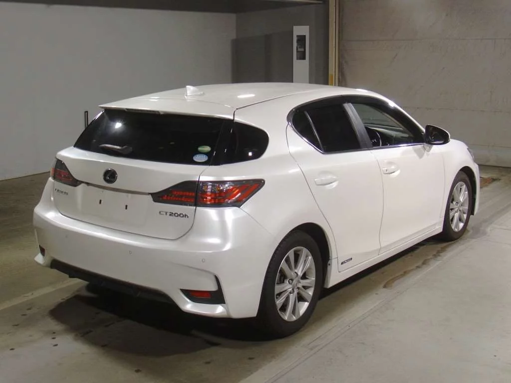 Lexus CT200h  с аукциона в Японии