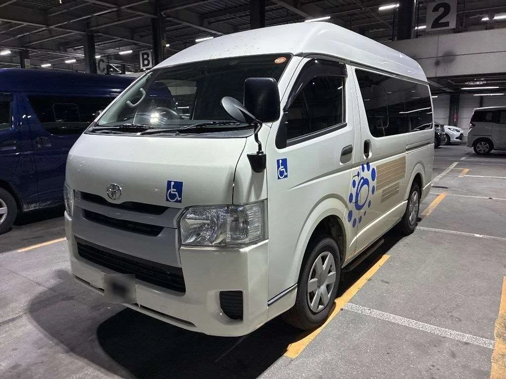 Toyota RegiusAce  с аукциона в Японии