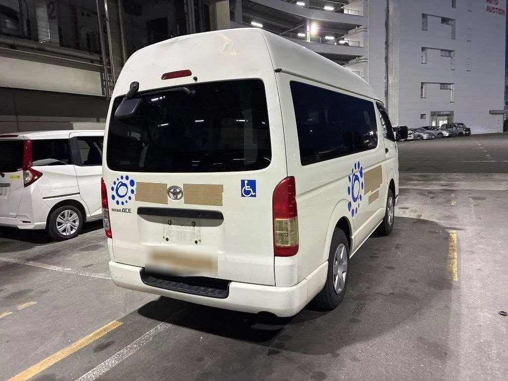 Toyota RegiusAce  с аукциона в Японии