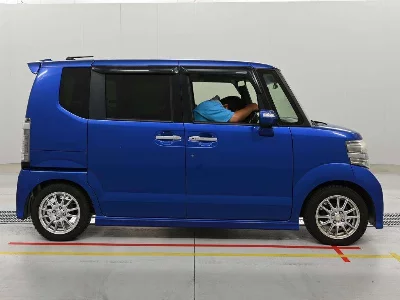 HONDA N BOX CUSTOM
