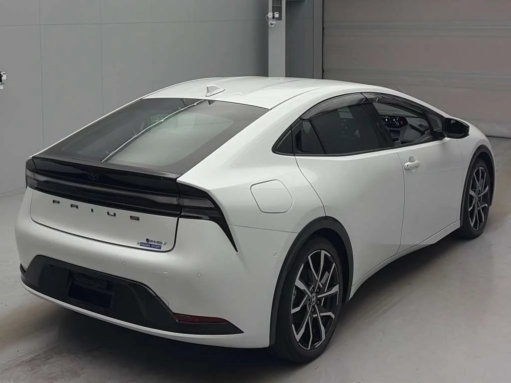 Toyota Prius PHV  с аукциона в Японии