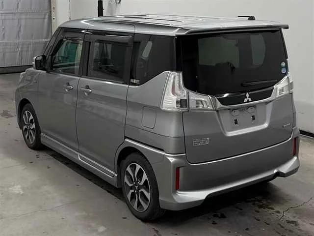 Mitsubishi Delica D:2  с аукциона в Японии