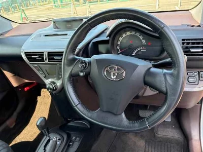 Toyota iQ