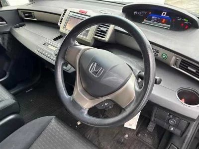 Honda FREED SPIKE HYBRID