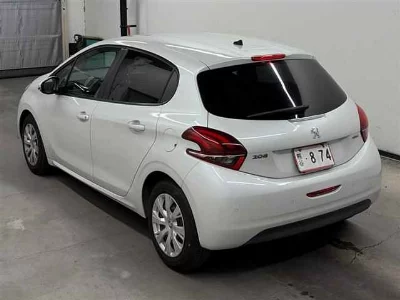 PEUGEOT 208