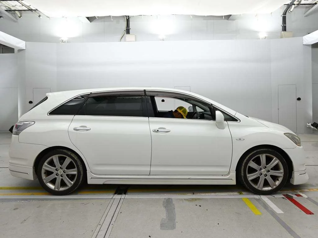 Toyota Mark X Zio  с аукциона в Японии