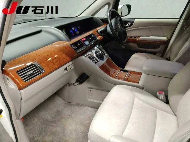 Honda Elysion  с аукциона в Японии