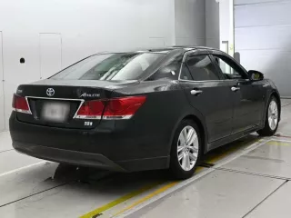 Toyota CROWN HYBRID