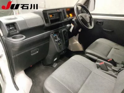 TOYOTA PIXIS VAN