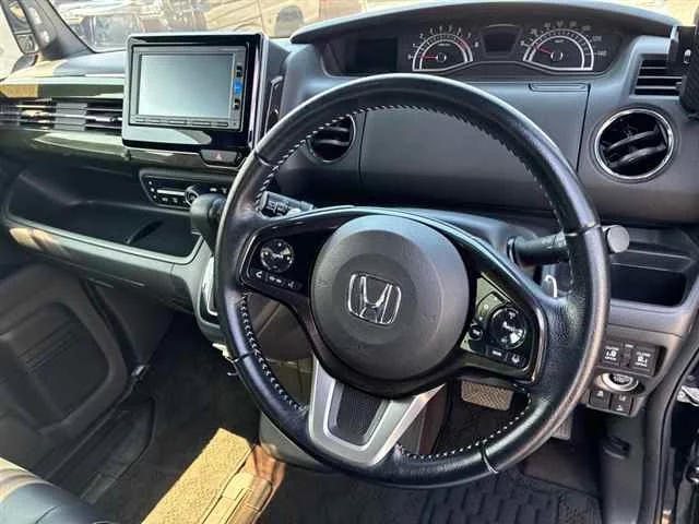 Honda N BOX CUSTOM  с аукциона в Японии