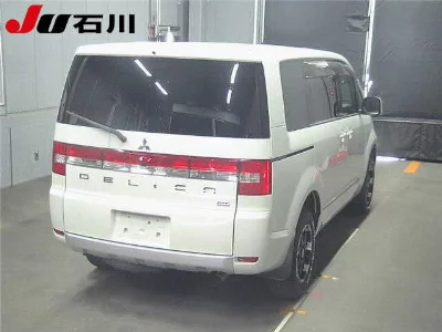 MITSUBISHI DELICA D:5