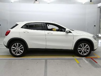 MERCEDES BENZ GLA
