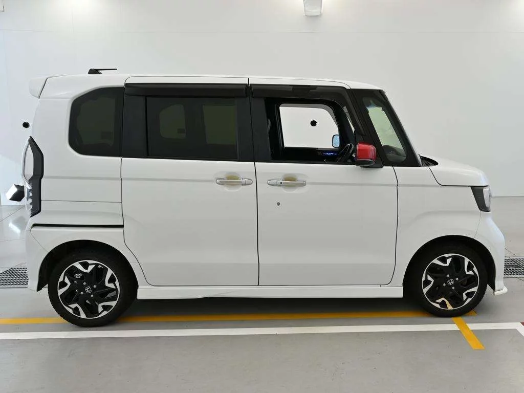 Honda N BOX CUSTOM  с аукциона в Японии