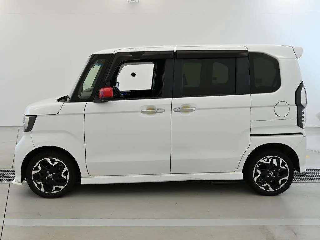 Honda N BOX CUSTOM  с аукциона в Японии