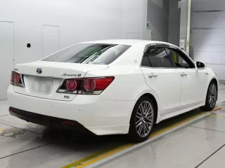 Цена авто Toyota CROWN HYBRID с аукционов Японии, номер кузова AWS210, пробег 48 000, оценка 3