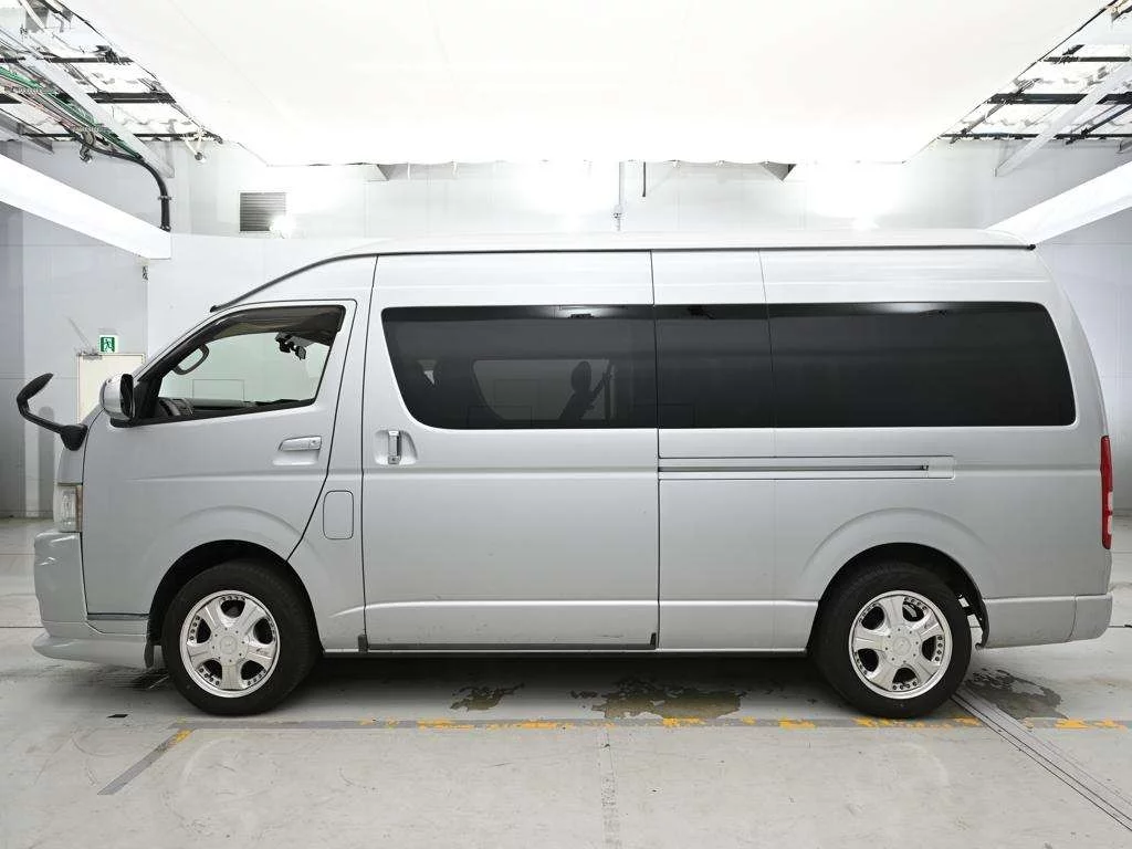 Toyota HiAce  с аукциона в Японии