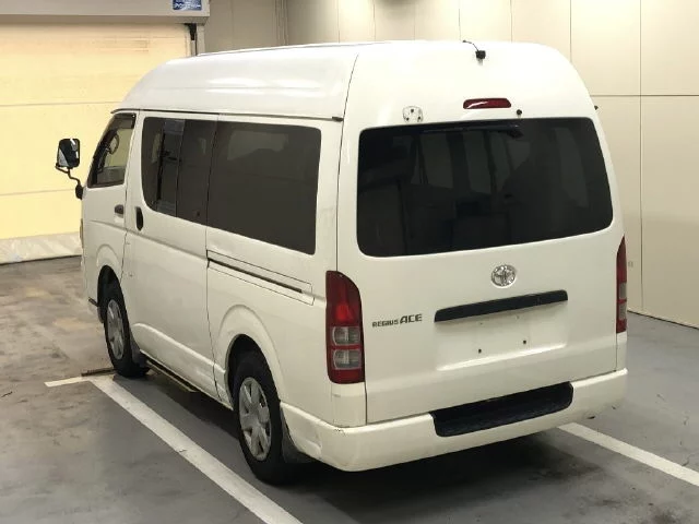 Toyota RegiusAce  с аукциона в Японии