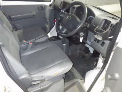 NISSAN CLIPPER VAN