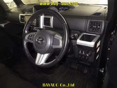 Toyota Pixis Mega