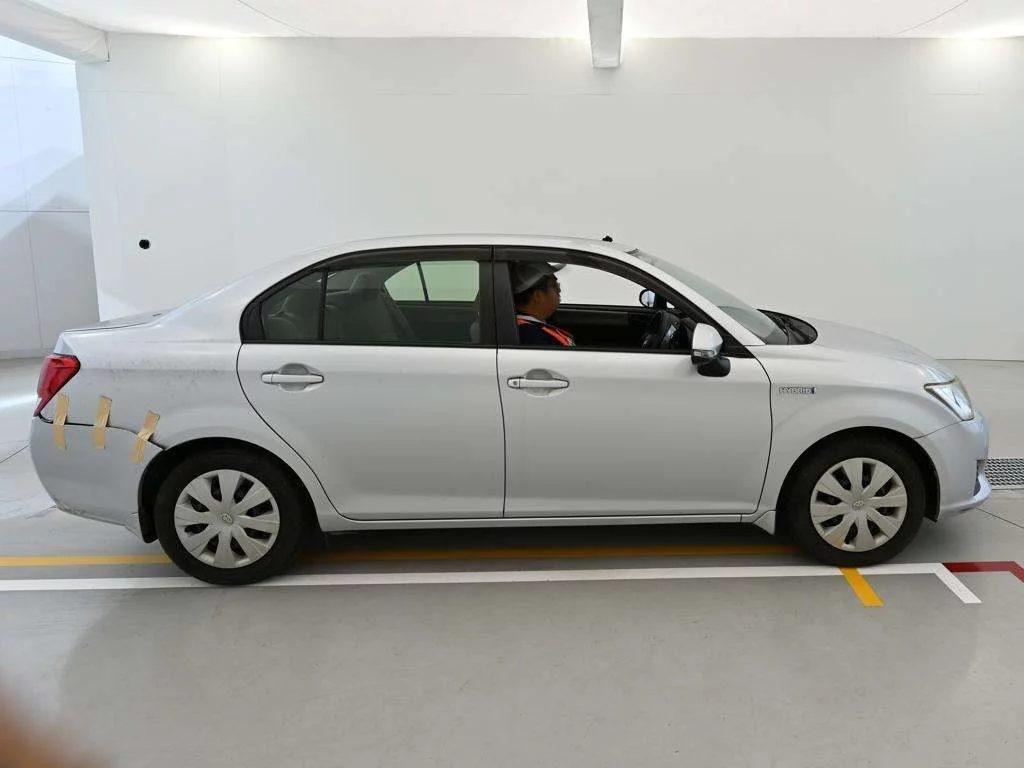Toyota Corolla Axio  с аукциона в Японии