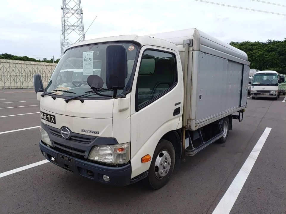Hino Dutro  с аукциона в Японии