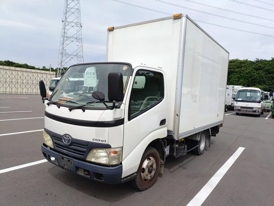 Toyota Dyna  с аукциона в Японии