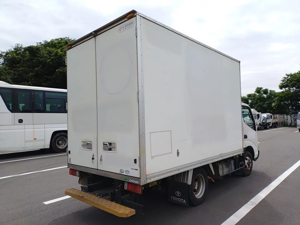 Toyota Dyna  с аукциона в Японии
