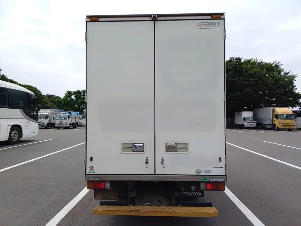 Toyota Dyna  с аукциона в Японии