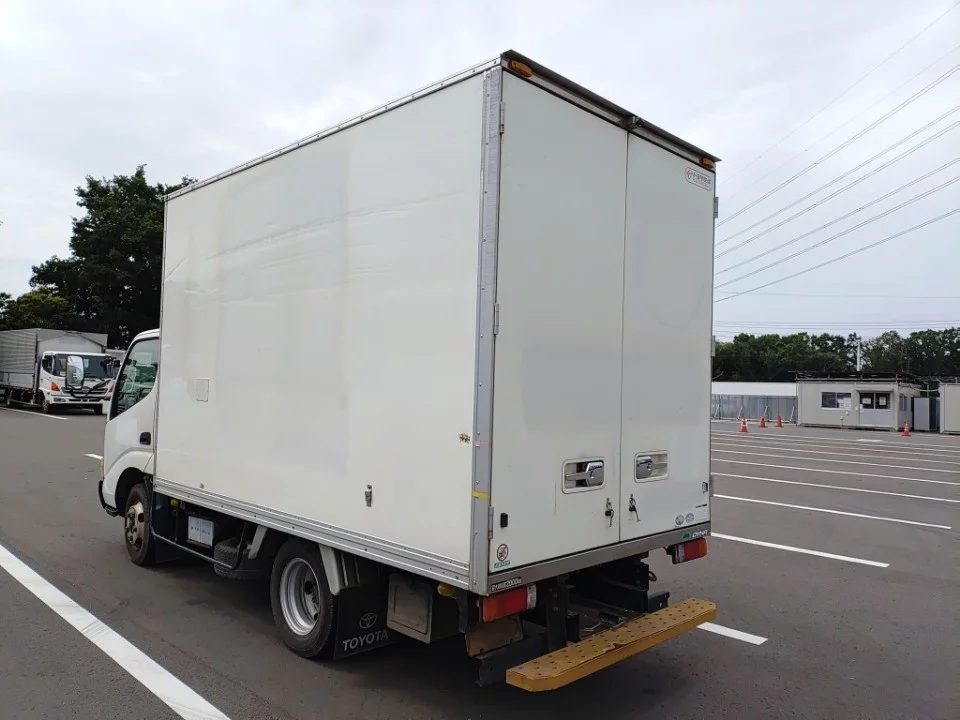 Toyota Dyna  с аукциона в Японии