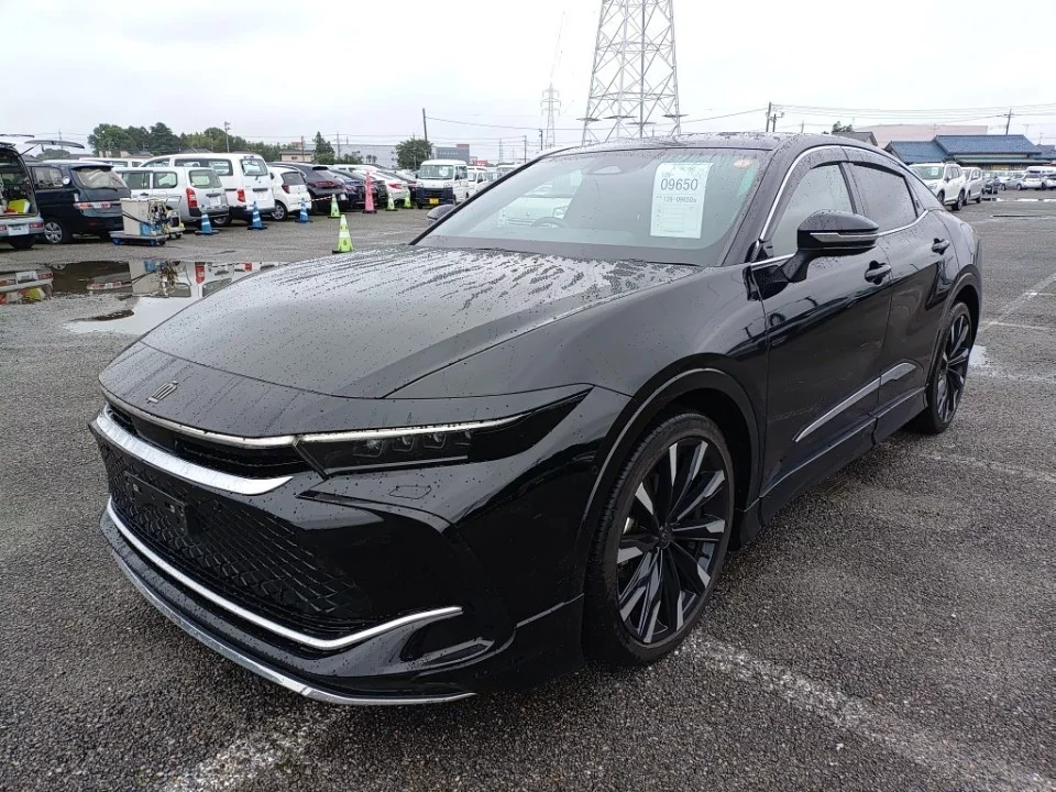 Toyota Crown Crossover  с аукциона в Японии