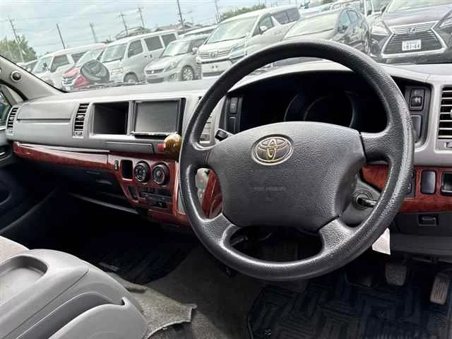Toyota RegiusAce  с аукциона в Японии