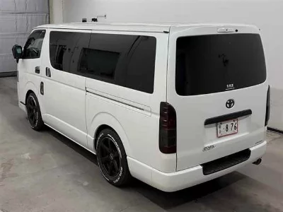 TOYOTA HIACE VAN
