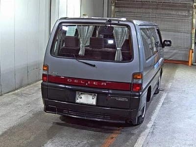 MITSUBISHI DELICA WAGON