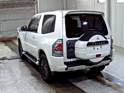 MITSUBISHI PAJERO